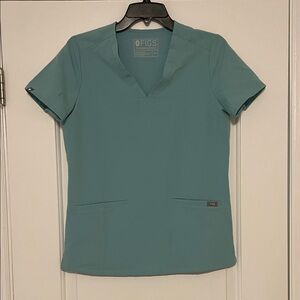 Figs Casma Three-Pocket Scrub Top size XS